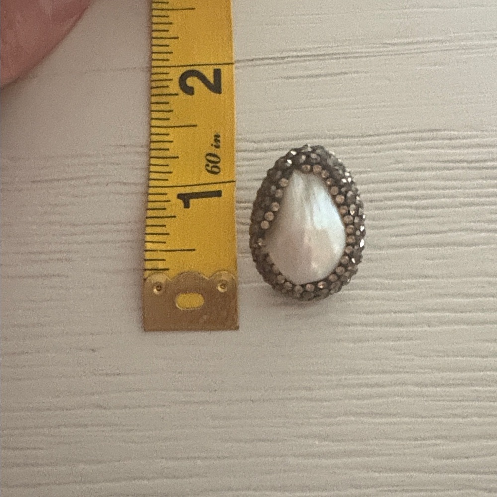 Black and Gold Pearl Earrings with marcasites - Picture 6 of 6